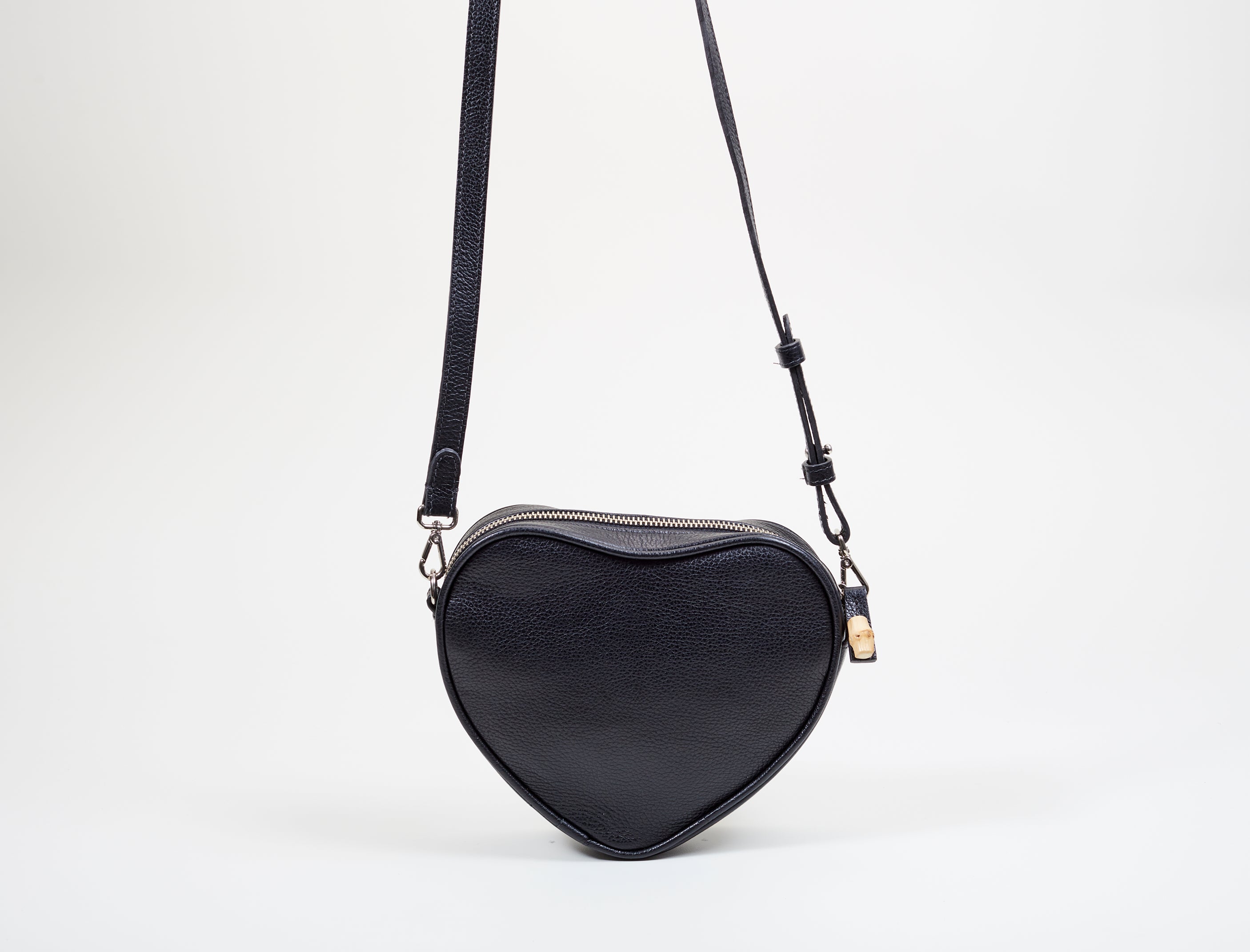 POCHETE CORAÇÃO  COURO