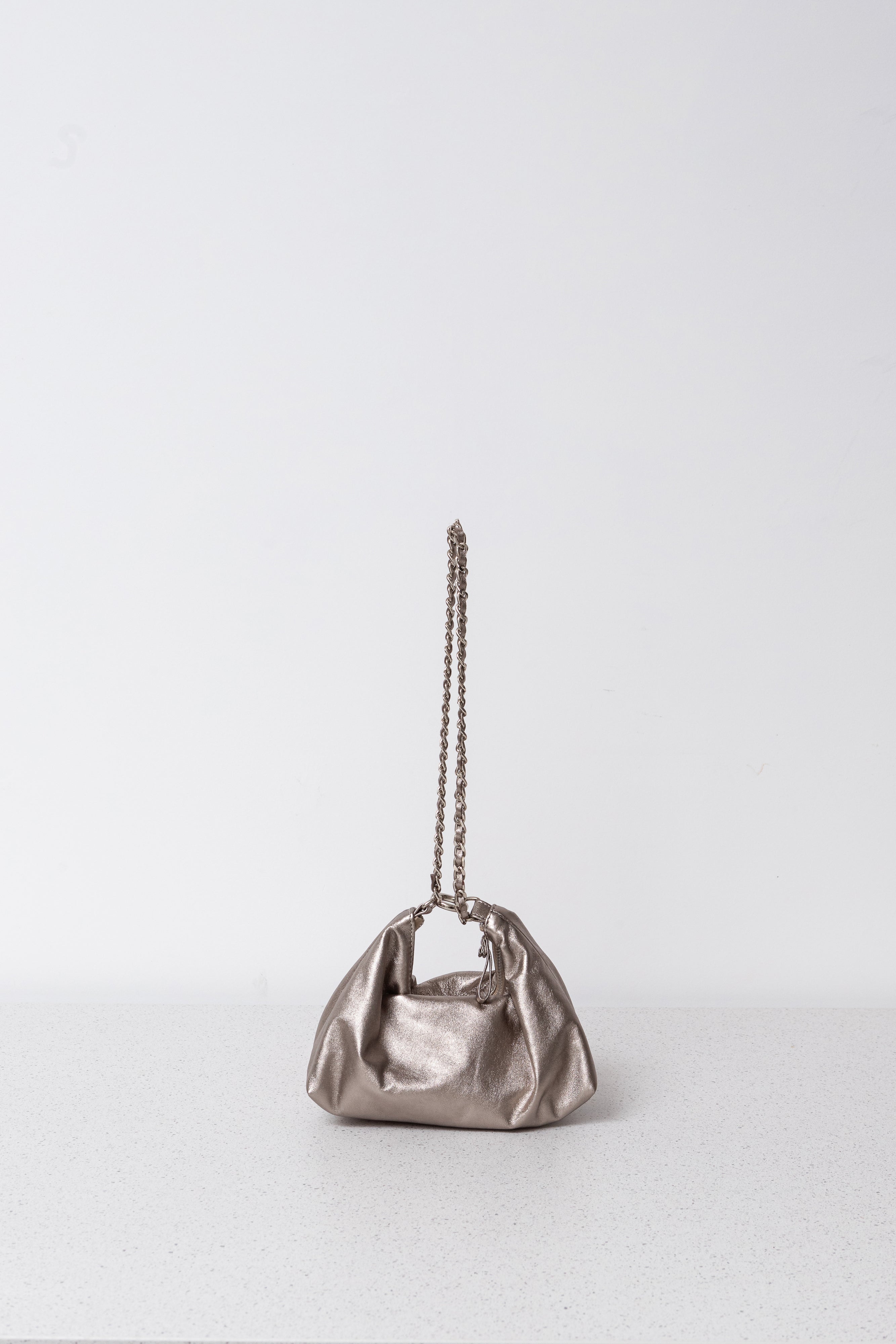 BOLSA CARLA  SOFT METALIZADO